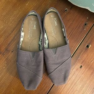 Brown Tom shoes. Size 6